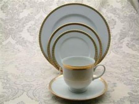 Picture for pattern Crown Gold