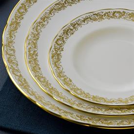 Show products in the Aves, Gold Narrow Border pattern