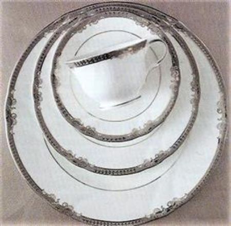 Picture for pattern Crown Swirl, Platinum