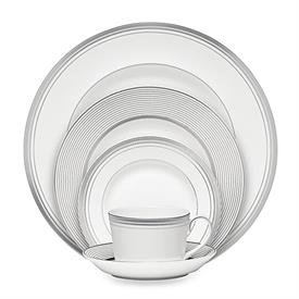 Show products in category Platine by Monique Lhuillier