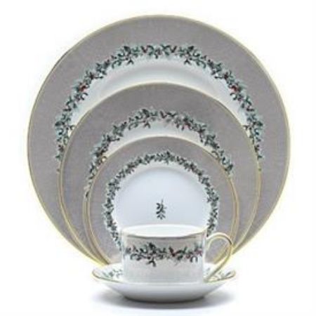 Picture for pattern Holly Wreath