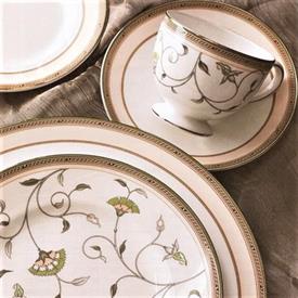 Show products in the Heiress pattern