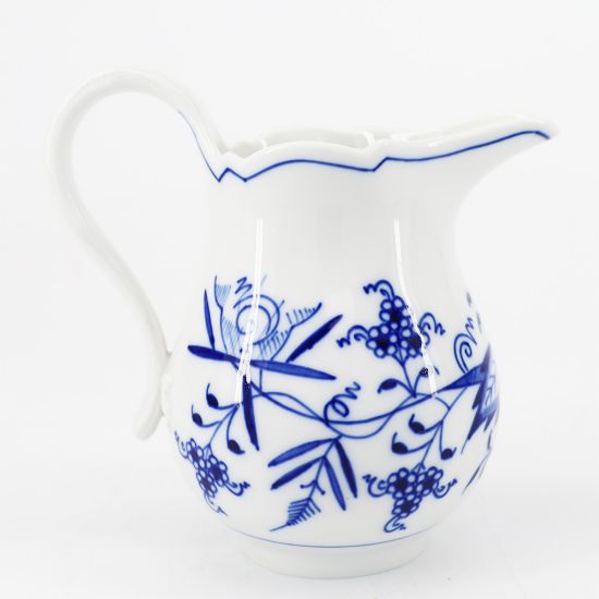 Picture of Blue Onion Cups. Saucers and Serving Dish