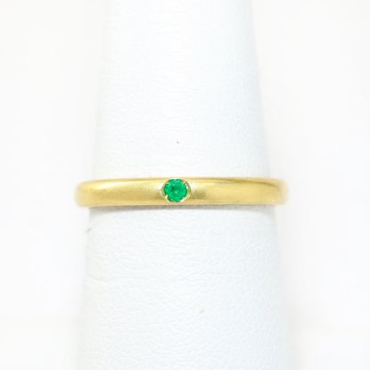Picture of 18k Yellow Gold Round Emerald Ring