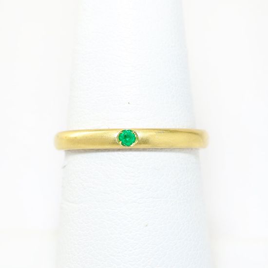 Picture of 18k Yellow Gold Round Emerald Ring