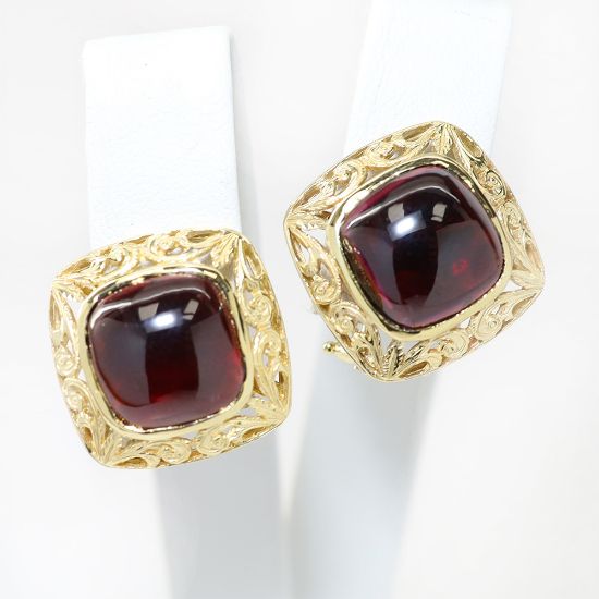 Picture of 14k Yellow Gold Square Garnet Earring Studs