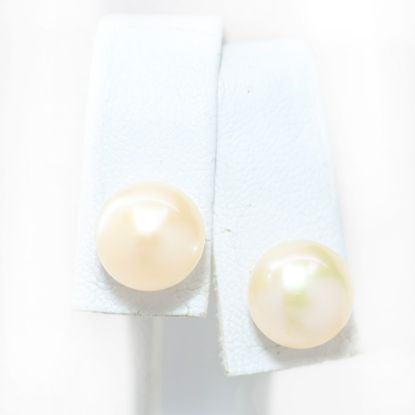 Picture of 14k Yellow Gold Pearl Studs