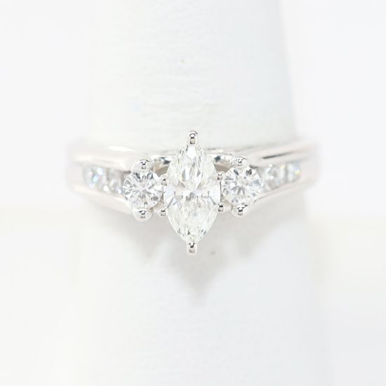 Picture of 18k White Gold Diamond Ring