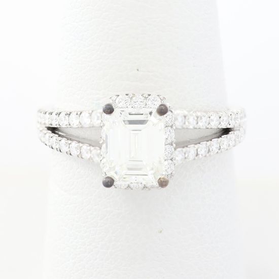 Picture of 18k White Gold Emerald Cut Diamond Ring