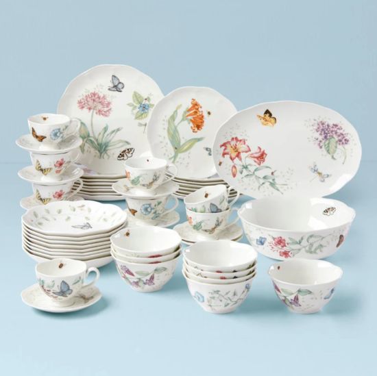 Picture of New 50-Piece Dinnerware Set