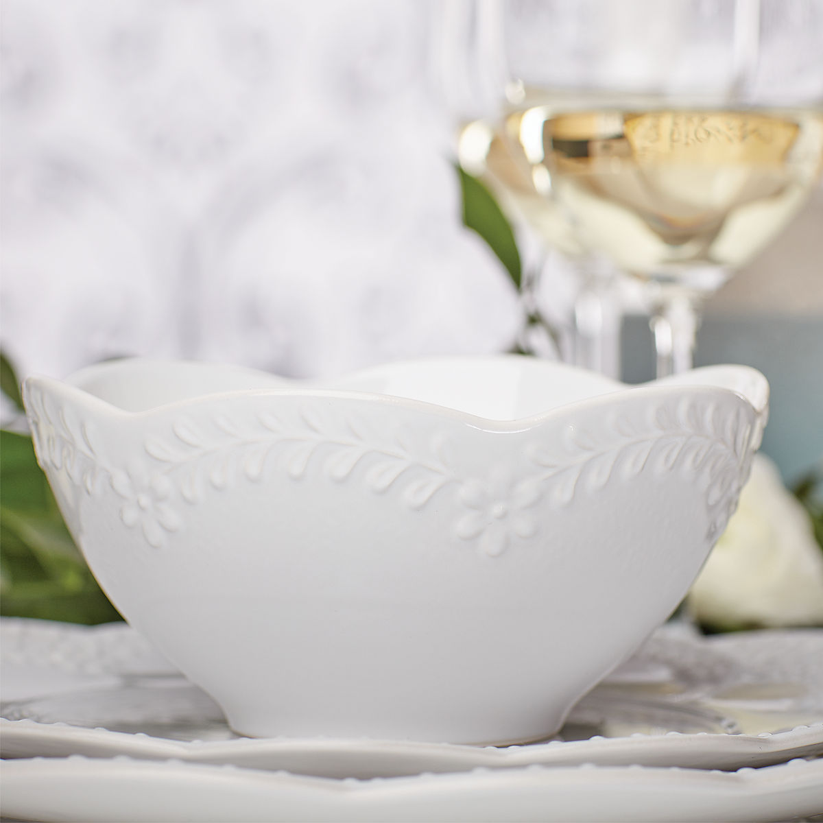 Show products in the Chelse Muse, Floral, White pattern