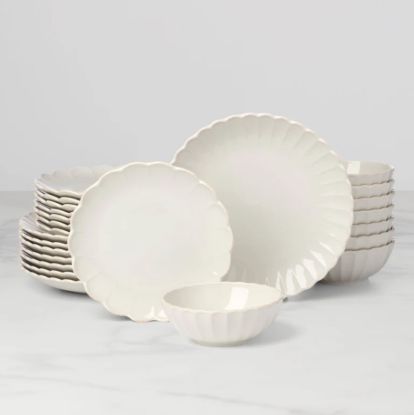 Picture of New 24-Piece Dinnerware Set