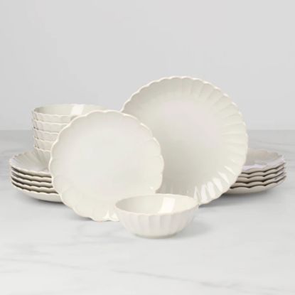 Picture of New 18-Piece Dinnerware Set